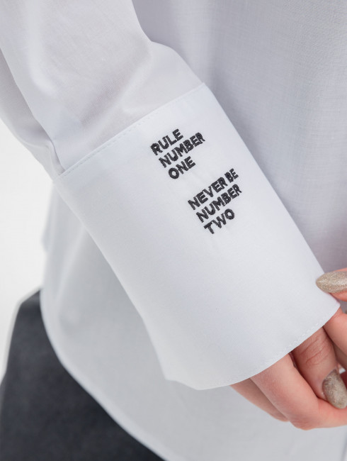 Рубашка с вышивкой на манжетах