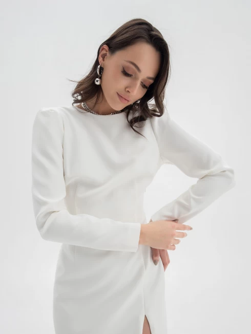 Платье коктейльное с цепочками