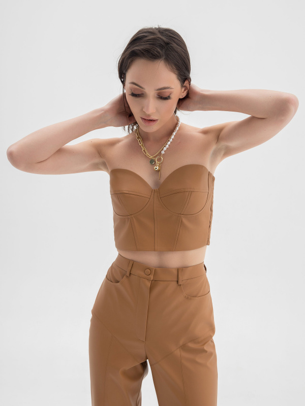 Топ кожаный с чашками